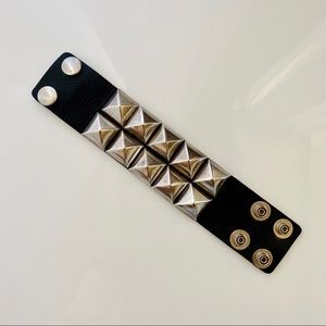CHUNKY PYRAMID STUD BRACELET